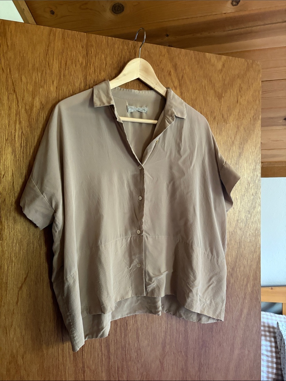 Everlane Boxy Silk Shirt – Taupe / Mushroom – Relaxed Boxy Fit – Size 4